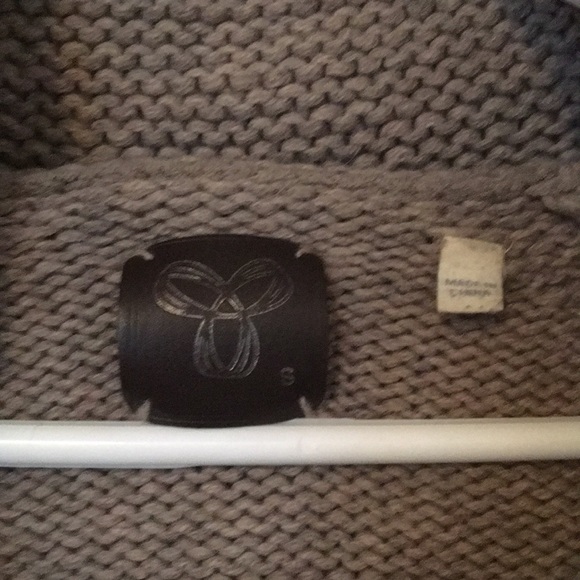 TNA lambswool sweater.  Size small - Picture 4 of 5